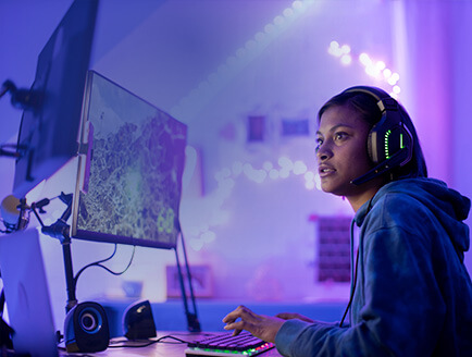 Cirion Technologies Industry Entertainment woman videogames desktop